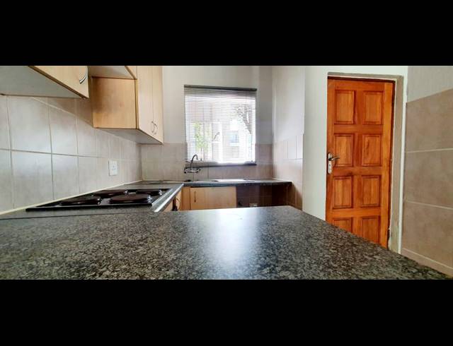 2 BEDROOM APARTMENT FOR SALE IN WILGEHEUWEL